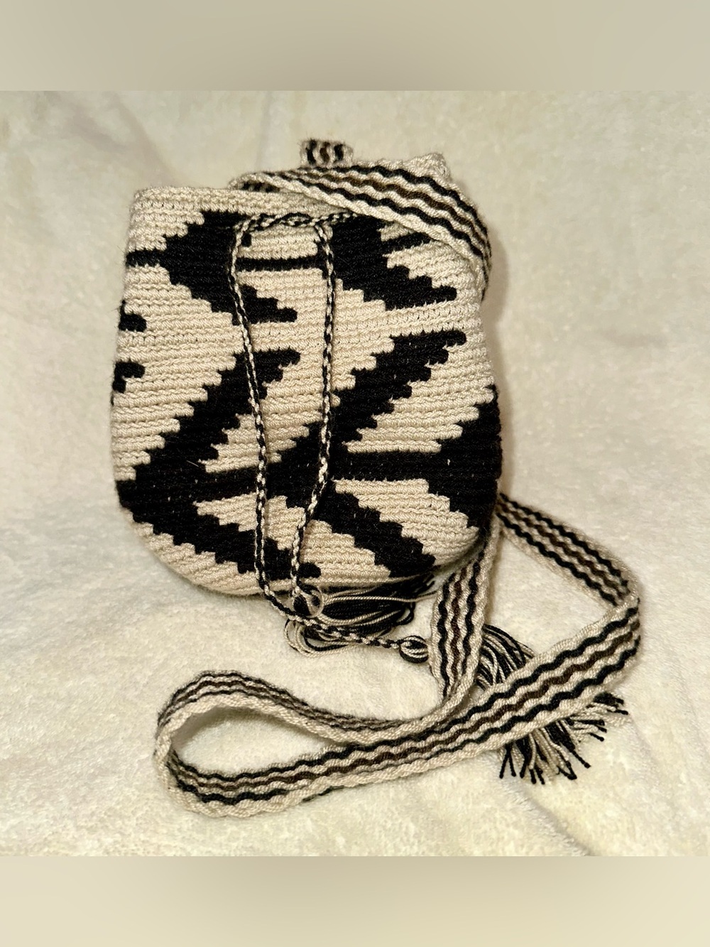 Wayuu Mochila Bag Handwoven Colombian Crochet Crossbody Black White Geometric